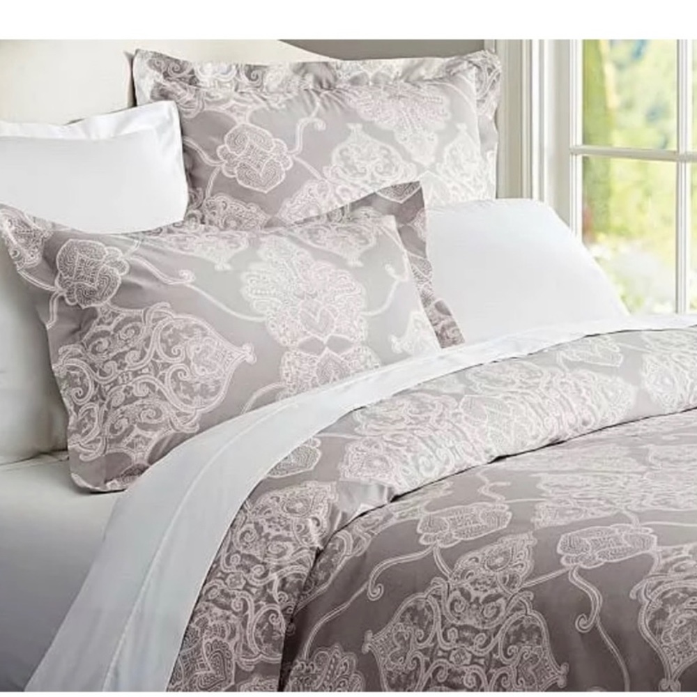 Pottery Barn Alana King Size Pillow Sham Cover Grey & White